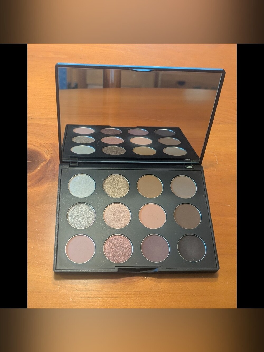 MAC Art Library Eye Shadow Palette Nude Model